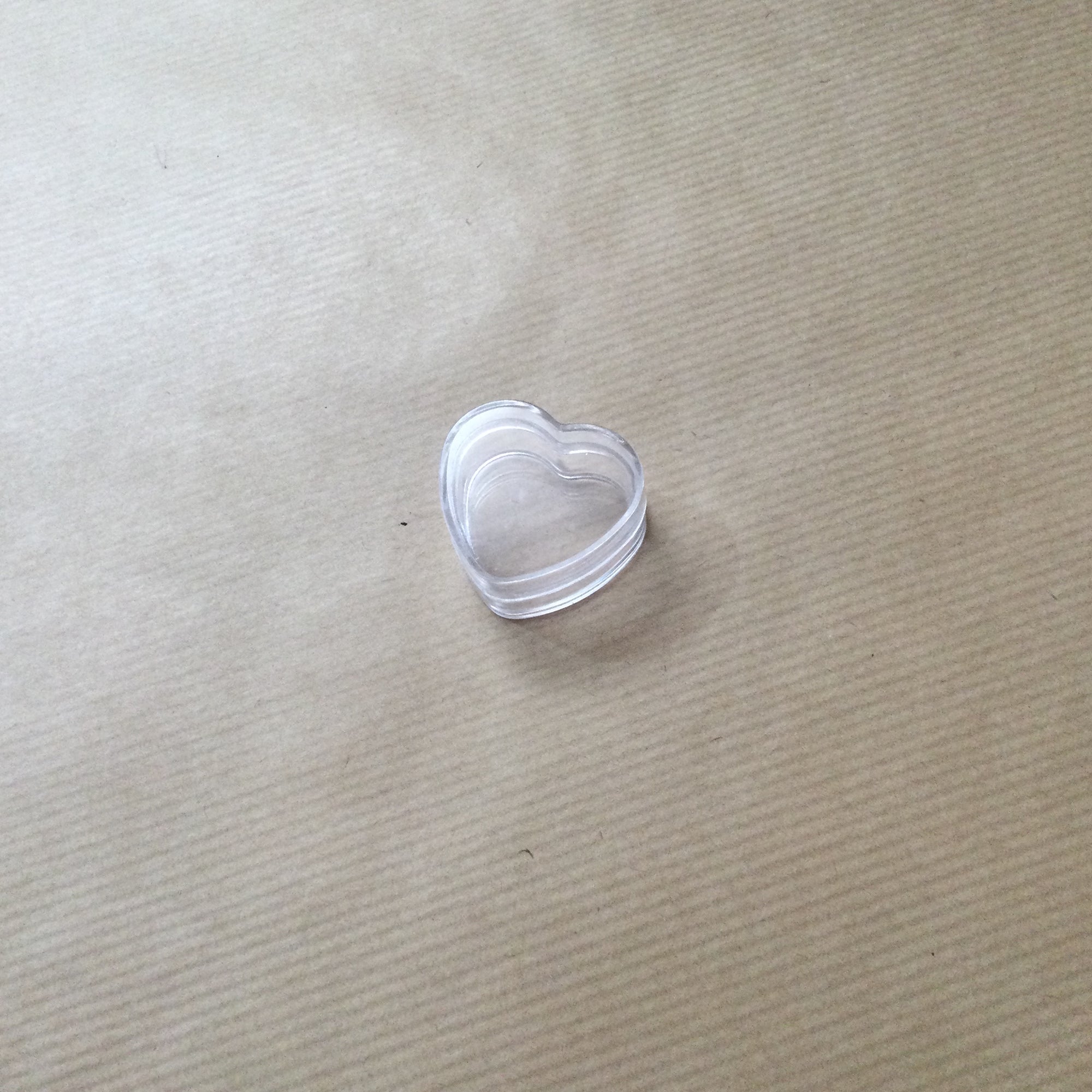 Mini plastic heart gift boxes