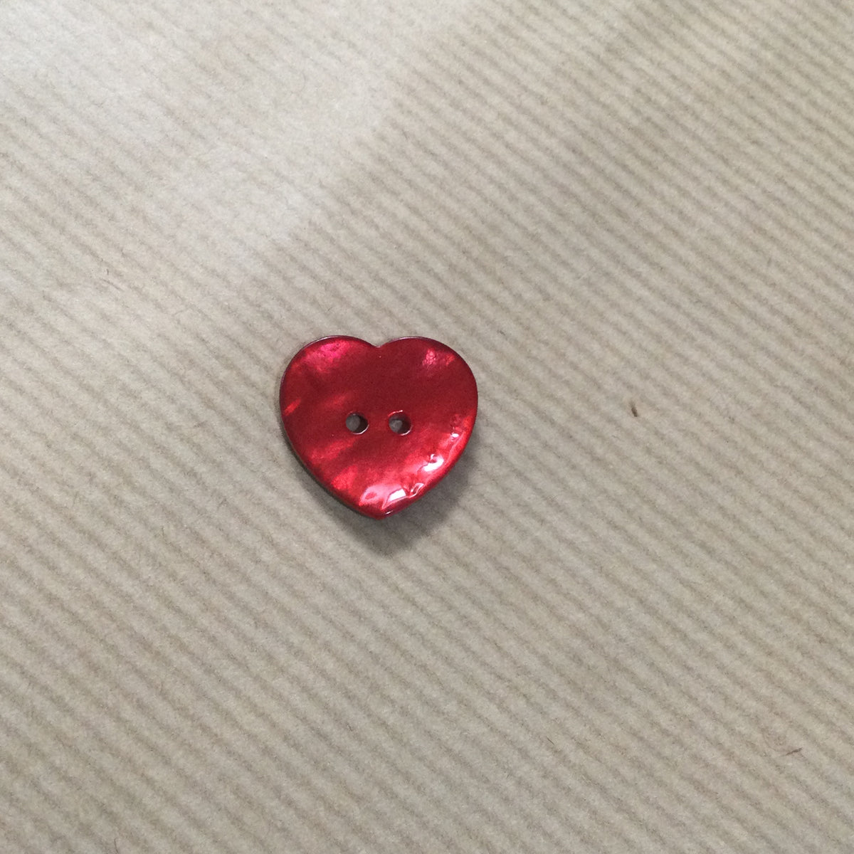 Heart shaped buttons - pearlescent red