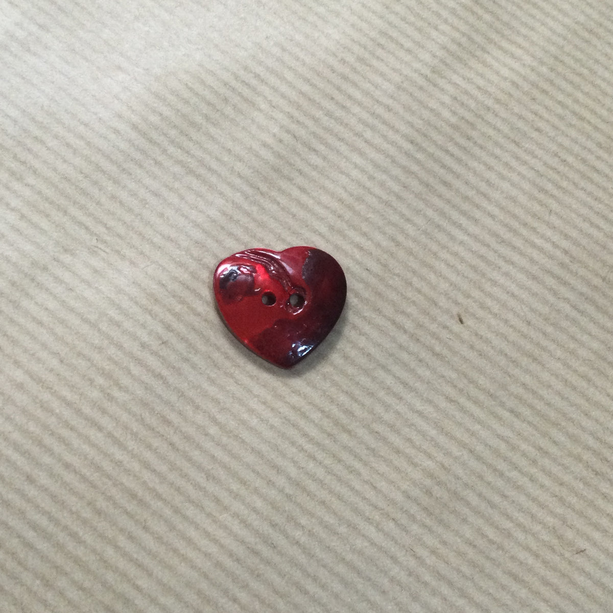 Heart shaped buttons - pearlescent red