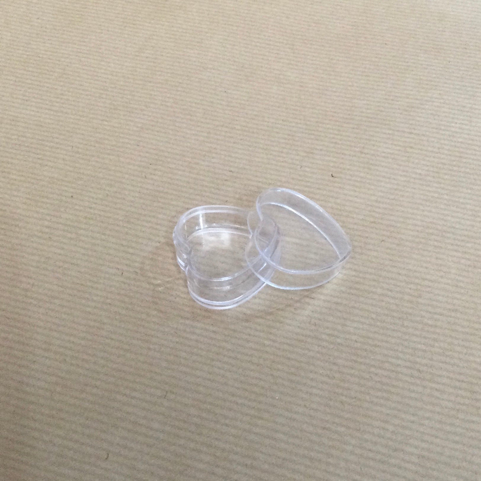 Mini plastic heart gift boxes