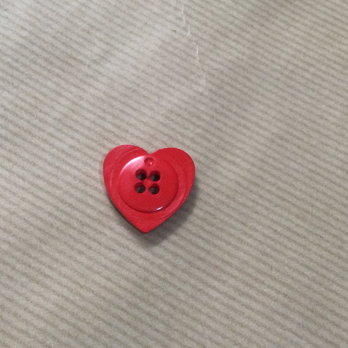 Heart shaped buttons - plastic red