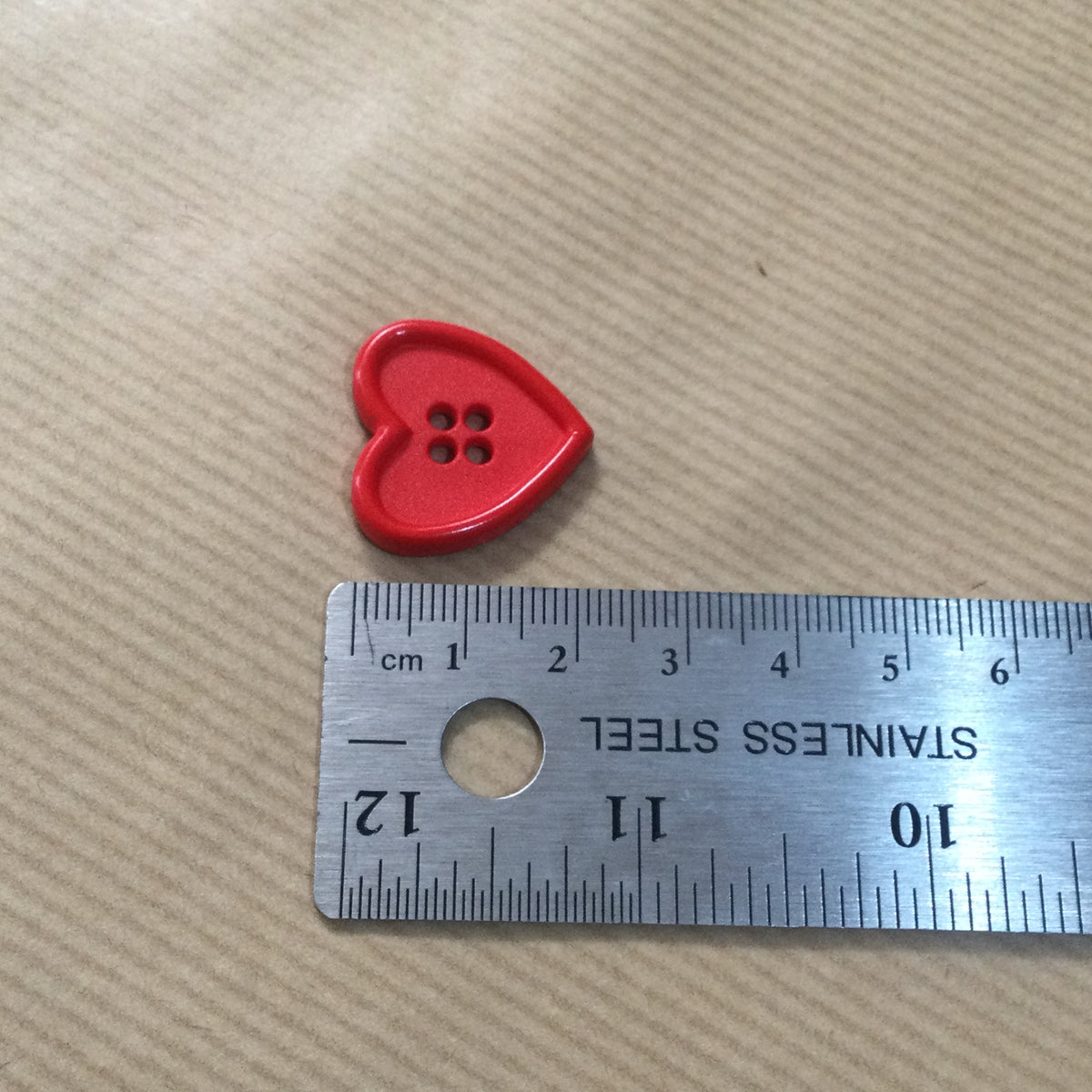Heart shaped buttons - plastic red