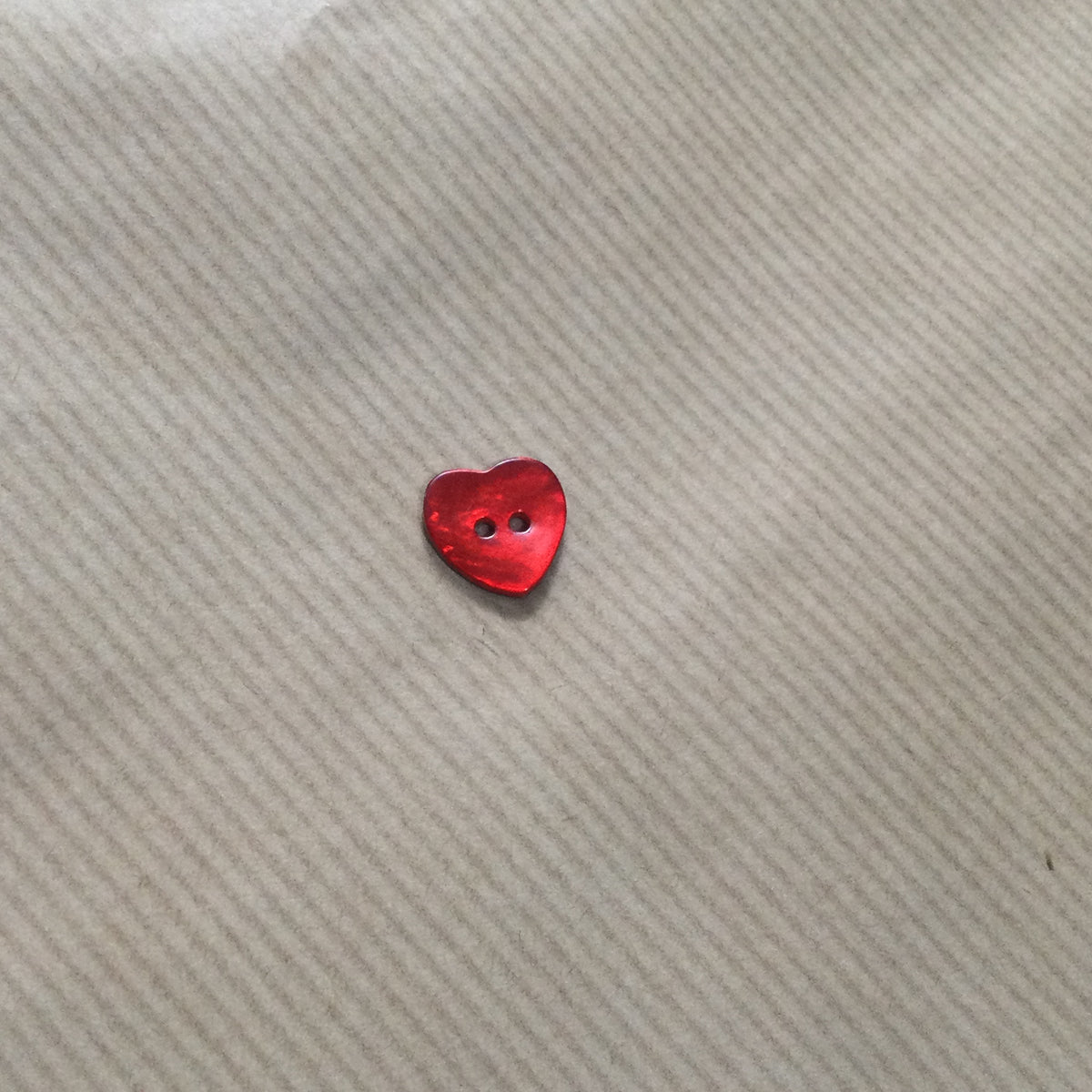 Heart shaped buttons - pearlescent red
