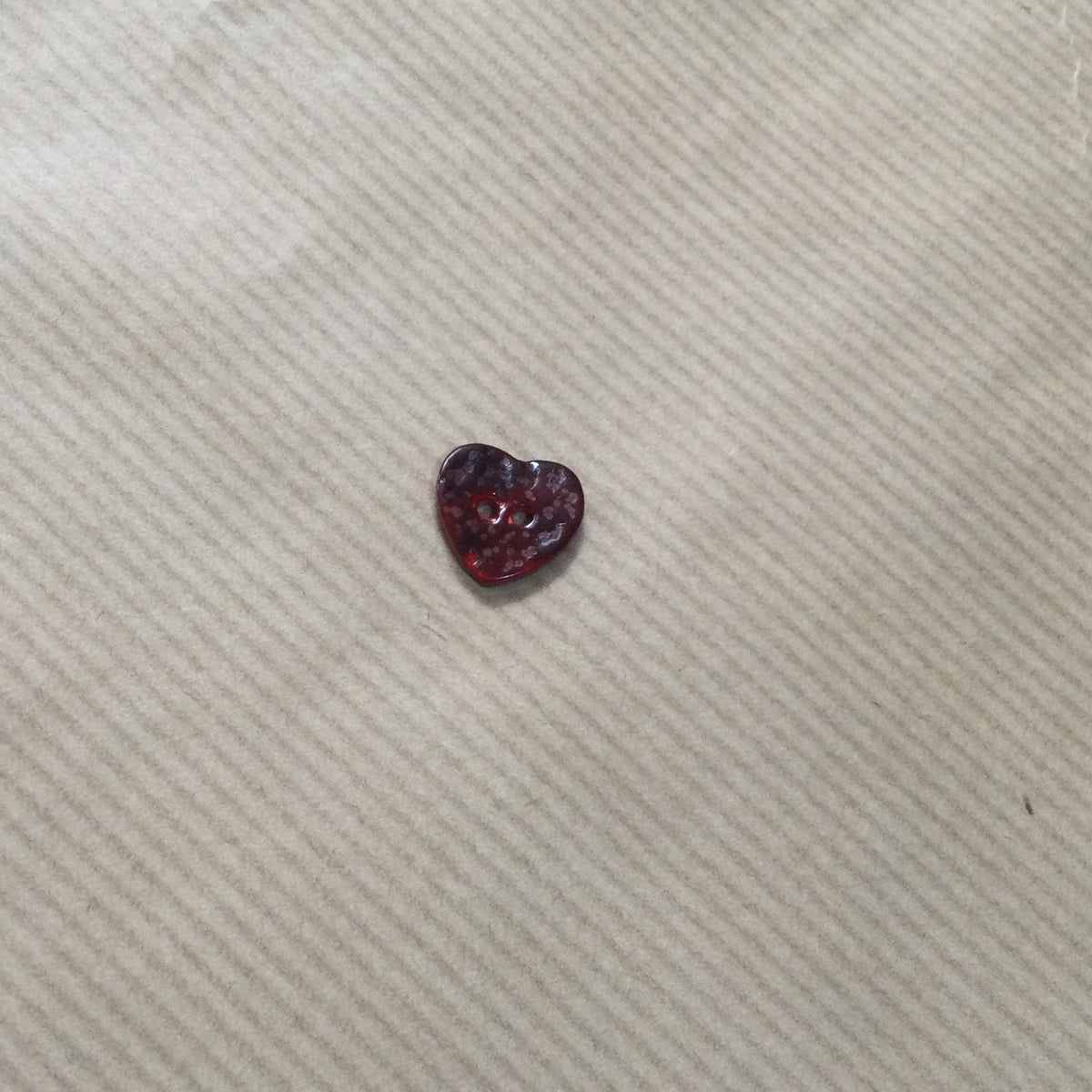 Heart shaped buttons - pearlescent red