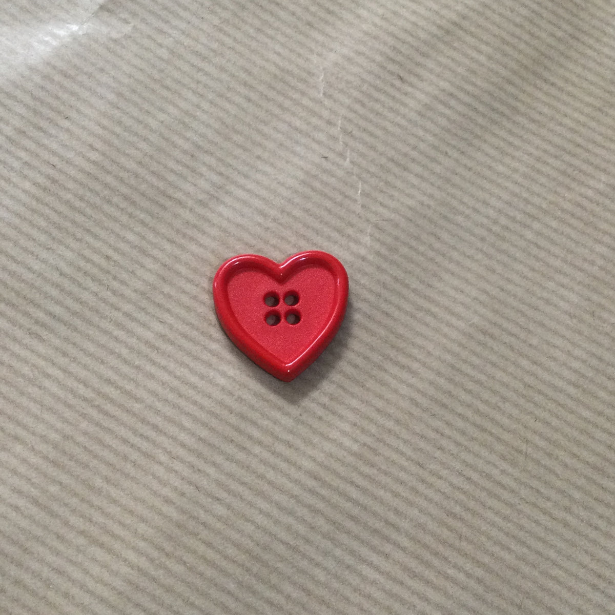 Heart shaped buttons - plastic red